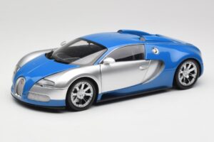 Bugatti Veyron Edition Centenaire Chrome Blue Minichamps 1:18 100110850-O メタル