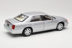 Cadillac DeVille DTS Maisto 1:18 56061 メタル - 画像 3/8