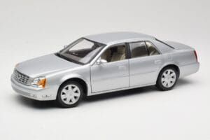 Cadillac DeVille DTS Maisto 1:18 56061 メタル