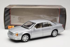Cadillac DeVille DTS Maisto 1:18 56061 メタル - 画像 8/8