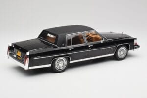 Cadillac Fleetwood Brougham ブラック MCG 1:18 MCG18250 メタル - 画像 2/6