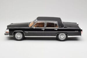 Cadillac Fleetwood Brougham ブラック MCG 1:18 MCG18250 メタル - 画像 3/6