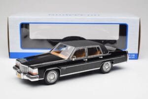 Cadillac Fleetwood Brougham ブラック MCG 1:18 MCG18250 メタル - 画像 6/6