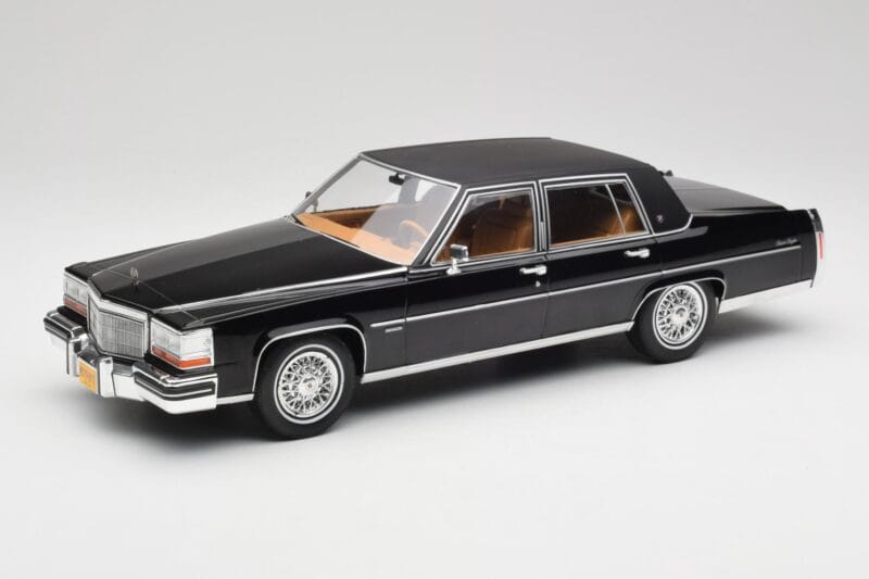 Cadillac Fleetwood Brougham ブラック MCG 1:18 MCG18250 メタル
