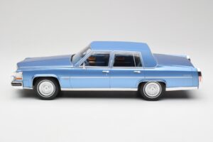 Cadillac Fleetwood Brougham ブルーメタリック MCG 1:18 MCG18252 メタル - 画像 3/6