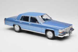 Cadillac Fleetwood Brougham ブルーメタリック MCG 1:18 MCG18252 メタル - 画像 4/6
