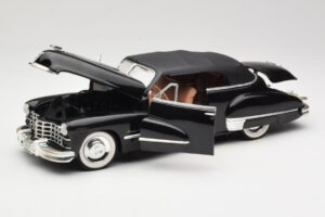 Cadillac Series 62 ブラック Anson 1:18 30345 メタル - 画像 2/8