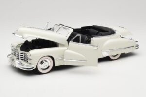 Cadillac Series 62 カブリオレ ホワイト Anson 1:18 30335 メタル - 画像 2/8