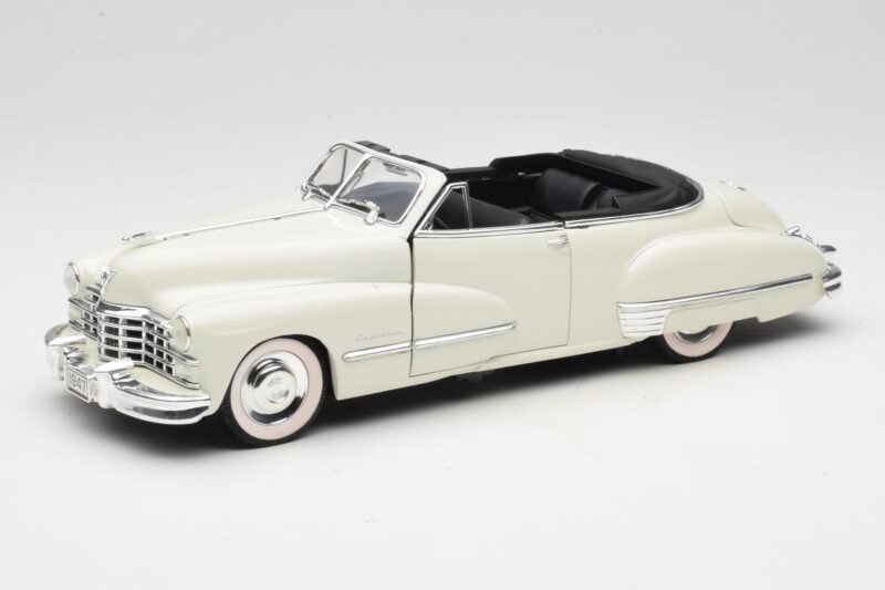 Cadillac Series 62 カブリオレ ホワイト Anson 1:18 30335 メタル