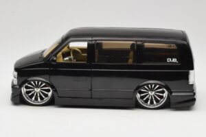 Chevrolet Astro Van Tuned ブラック Jada 1:18 63122 メタル - 画像 4/8