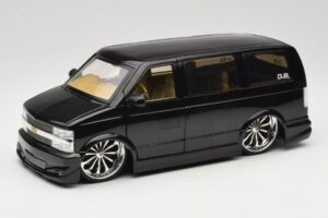 Chevrolet Astro Van Tuned ブラック Jada 1:18 63122 メタル
