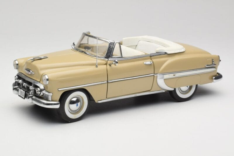 Chevrolet Bel Air カブリオレ クリーム Sun Star 1:18 1623 メタル