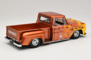 Chevrolet C-10 Stepside Pickup Lowrider オレンジ フレーム付き Sun Star 1:18 1392 メタル - 画像 2/6