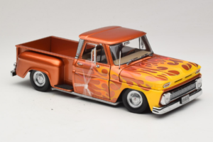 Chevrolet C-10 Stepside Pickup Lowrider オレンジ フレーム付き Sun Star 1:18 1392 メタル - 画像 4/6
