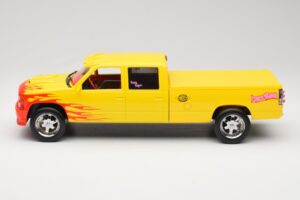 Chevrolet C2500 Silverado Pussy Wagon From Kill Bill イエロー GreenLight 1:18 19015 メタル - 画像 3/6
