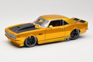 Chevrolet Camaro Z/28 ゴールド Maisto 1:18 31066 メタル