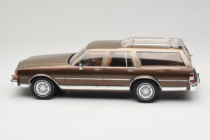 Chevrolet Caprice Estate Wagon ベージュ MCG 1:18 MCG18476 メタル - 画像 3/6