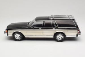 Chevrolet Caprice Estate Wagon シルバー & グレー MCG 1:18 MCG18478 メタル - 画像 3/6