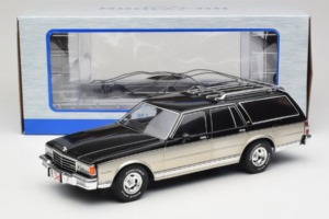 Chevrolet Caprice Estate Wagon シルバー & グレー MCG 1:18 MCG18478 メタル - 画像 6/6