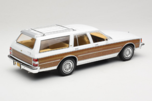 Chevrolet Caprice Estate Wagon ホワイト MCG 1:18 MCG18475 メタル - 画像 2/6