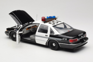Chevrolet Caprice Glendale ポリス UT Models 1:18 21026 メタル - 画像 5/8