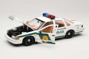 Chevrolet Caprice Metro Dade ポリス UT Models 1:18 21024 メタル - 画像 2/8