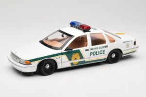 Chevrolet Caprice Metro Dade ポリス UT Models 1:18 21024 メタル