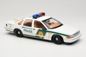 Chevrolet Caprice Metro Dade ポリス UT Models 1:18 21024 メタル - 画像 6/8
