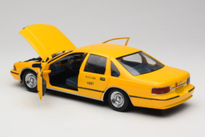 Chevrolet Caprice NYC タクシー UT Models 1:18 180142095-O1 メタル - 画像 5/8