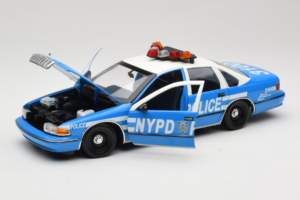 Chevrolet Caprice ニューヨーク ポリス UT Models 1:18 180142097 メタル - 画像 2/8