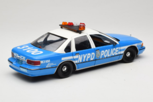 Chevrolet Caprice ニューヨーク ポリス UT Models 1:18 180142097 メタル - 画像 3/8