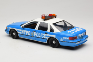 Chevrolet Caprice ニューヨーク ポリス UT Models 1:18 180142097 メタル - 画像 5/8