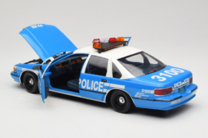 Chevrolet Caprice ニューヨーク ポリス UT Models 1:18 180142097 メタル - 画像 7/8