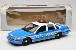 Chevrolet Caprice ニューヨーク ポリス UT Models 1:18 180142097 メタル - 画像 8/8