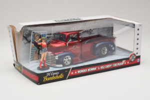 Chevrolet COE Pickup Wonder Woman With Figure Metals Diecast 1:24 30453 メタル - 画像 2/3