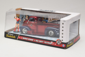 Chevrolet COE Pickup Wonder Woman With Figure Metals Diecast 1:24 30453 メタル - 画像 3/3
