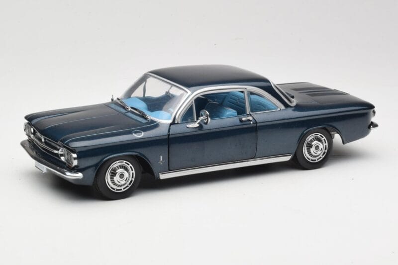 Chevrolet Corvair ダークブルー Sun Star 1:18 1482 メタル