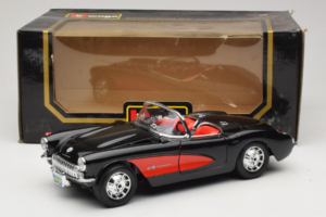 Chevrolet Corvette C1 ブラック & レッド Bburago 1:18 3034-M1 メタル - 画像 8/8