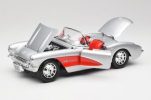 Chevrolet Corvette C1 シルバー & レッド Bburago 1:18 3024-M1 メタル - 画像 2/8