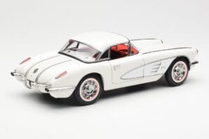 Chevrolet Corvette C1 Spider Hard Top Snowcrest ホワイト AUTOart 1:18 71147 メタル - 画像 3/8
