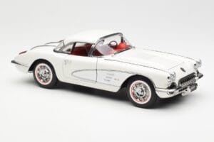 Chevrolet Corvette C1 Spider Hard Top Snowcrest ホワイト AUTOart 1:18 71147 メタル - 画像 6/8