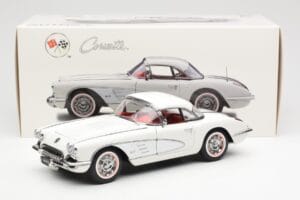 Chevrolet Corvette C1 Spider Hard Top Snowcrest ホワイト AUTOart 1:18 71147 メタル - 画像 8/8