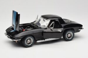 Chevrolet Corvette C2 ブラック American Muscle 1:18 AMM1099/06 メタル - 画像 2/8