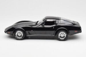 Chevrolet Corvette C3 ブラック UT Models 1:18 21071 メタル - 画像 4/8