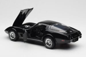 Chevrolet Corvette C3 ブラック UT Models 1:18 21071 メタル - 画像 5/8