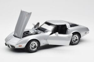Chevrolet Corvette C3 シルバー UT Models 1:18 21072 メタル - 画像 2/8