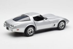 Chevrolet Corvette C3 シルバー UT Models 1:18 21072 メタル - 画像 3/8