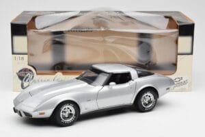 Chevrolet Corvette C3 シルバー UT Models 1:18 21072 メタル - 画像 8/8
