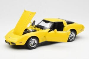 Chevrolet Corvette C3 イエロー UT Models 1:18 21074 メタル - 画像 2/8