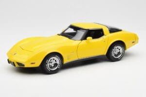 Chevrolet Corvette C3 イエロー UT Models 1:18 21074 メタル